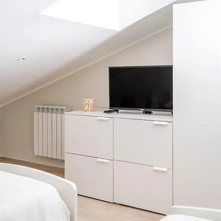 Otium / E Morrovalle